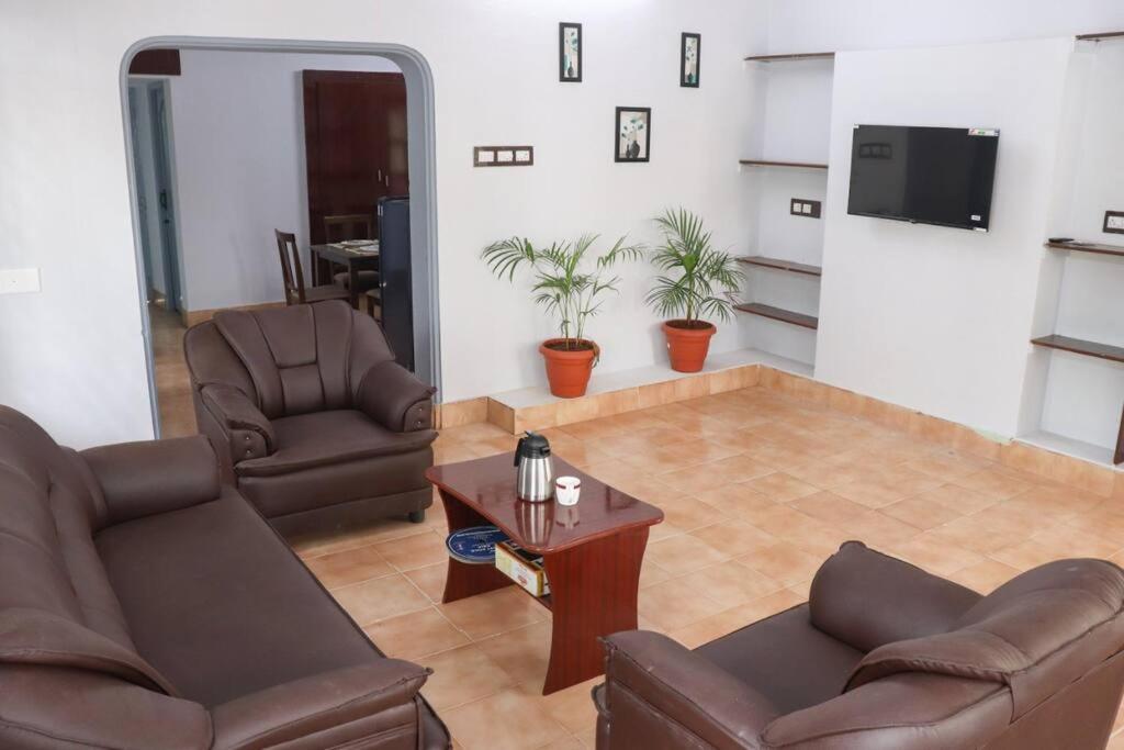 Madura Homestay - Gorgeous Home With 2Bhk 5 Minutes From Nh44 Мадурай Екстериор снимка