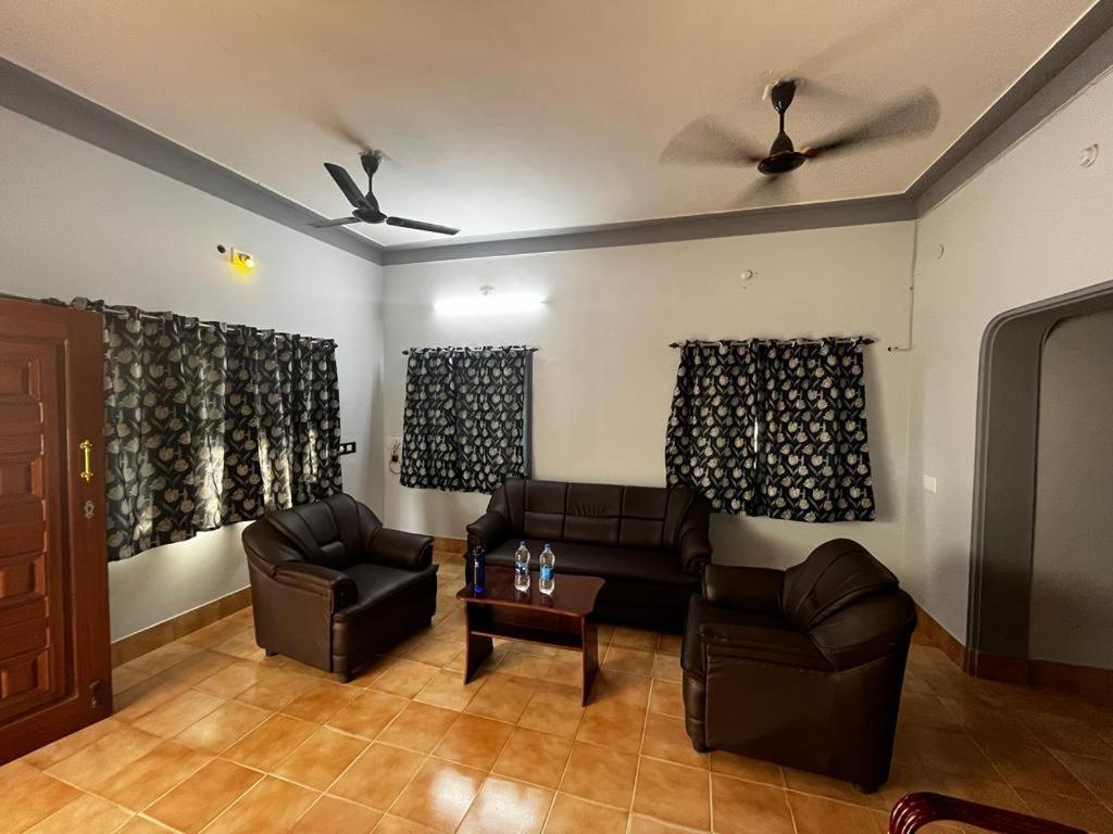 Madura Homestay - Gorgeous Home With 2Bhk 5 Minutes From Nh44 Мадурай Екстериор снимка