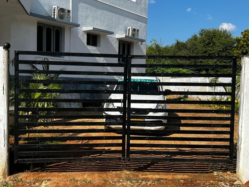 Madura Homestay - Gorgeous Home With 2Bhk 5 Minutes From Nh44 Мадурай Екстериор снимка